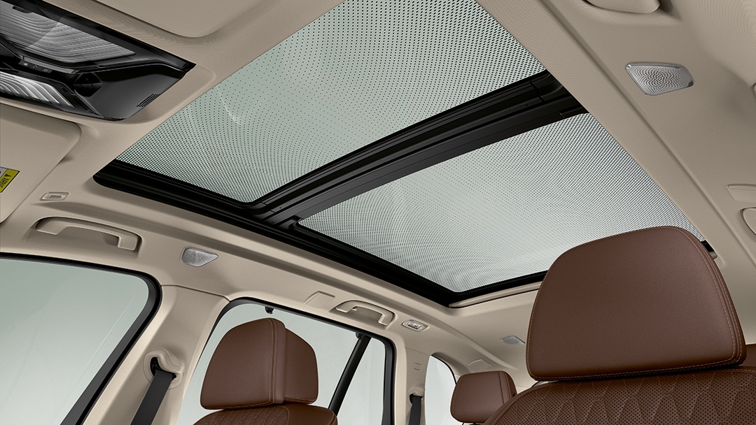 Панорамная стеклянная крыша Sky Lounge