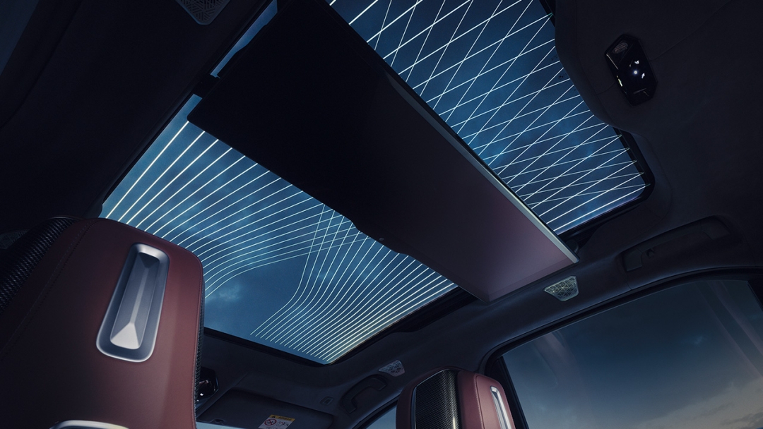 Sky Lounge панорамалық әйнекті төбе.          